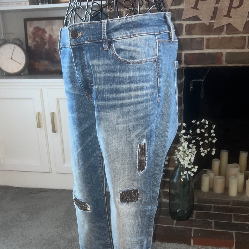 White House Black Market “The Slim” Distressed Boyfriend Jeans | Size 6/8 - Picture 3 of 11